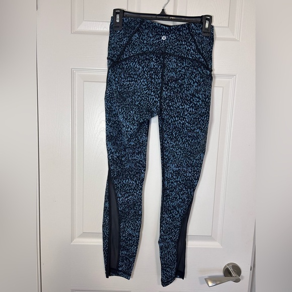 Lululemon Luxtreme 7/8 High Rise Train Times Leggings with mesh details- US 6 - Picture 6 of 10